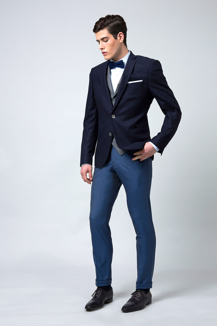 blazer-sur-mesure-marine-sur-pantalon-bleu-outremer